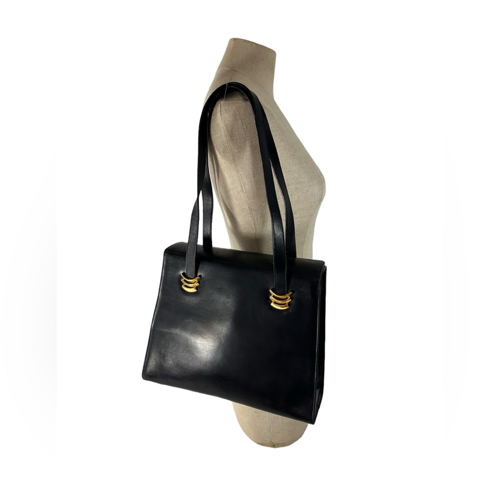 Genuine vintage fashionable Salvatore Ferragamo black leather shoulder bag